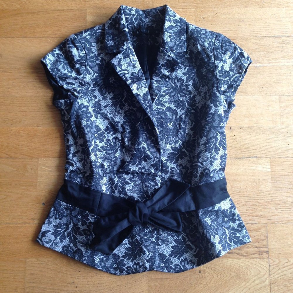 Mohito Short-sleeve Floral Blouse Jacket with Tie Waist Belt